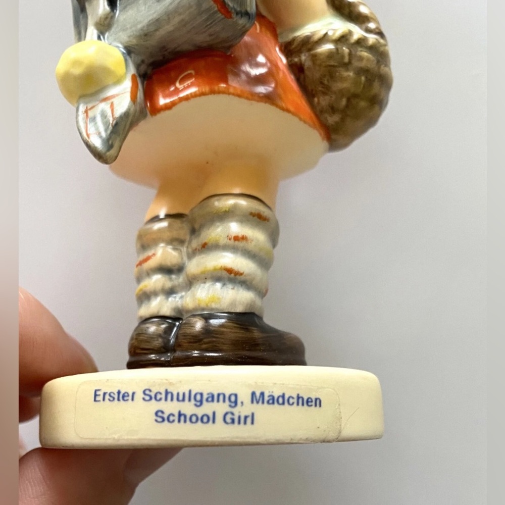 GOEBEL HUMMEL School Girl figurine #81 antique “125” on her backpack COLLECTIBLE - Picture 9 of 13